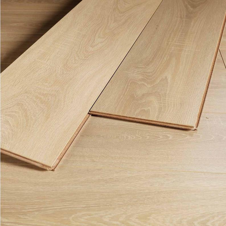 Piso laminado em parquet de madeira