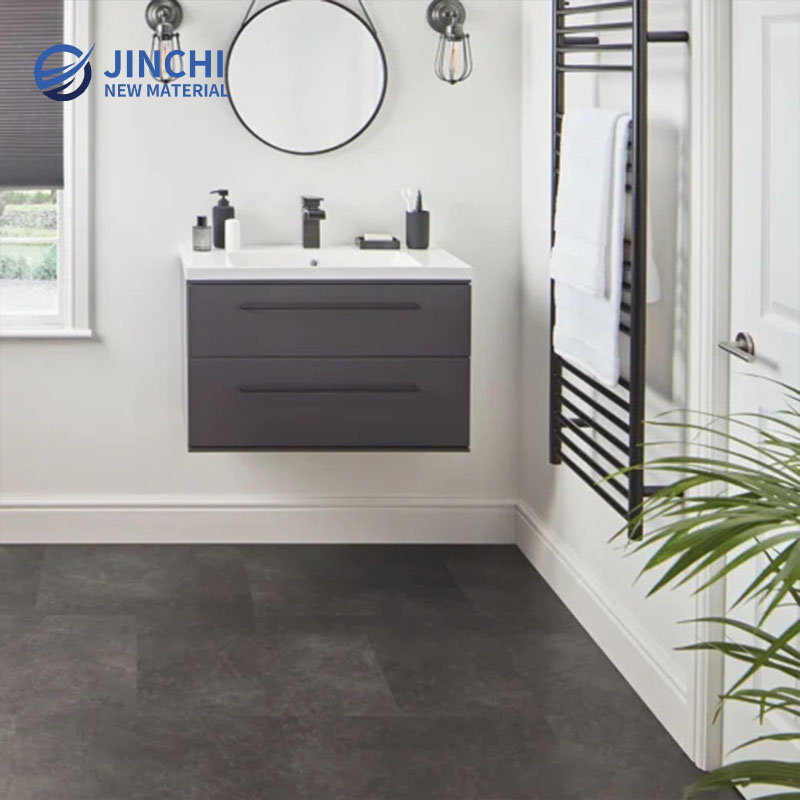 Pardoseală LVT autoadezivă, rezistentă la zgârieturi, cu aspect de piatră, de culoare neagră cărbune