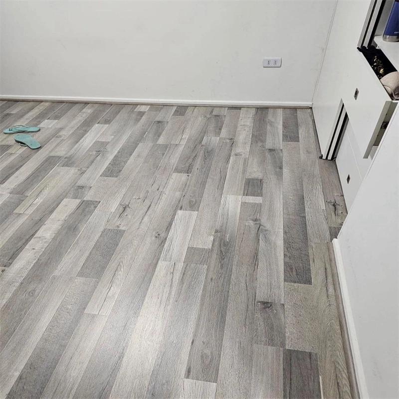 Pardoseală laminată impermeabilă de 10 mm