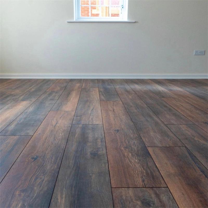 Pardoseală laminată impermeabilă de 10 mm