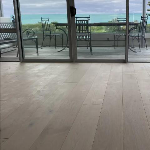 أرضية خشبية من خشب البلوط الطبيعي 8 ملم