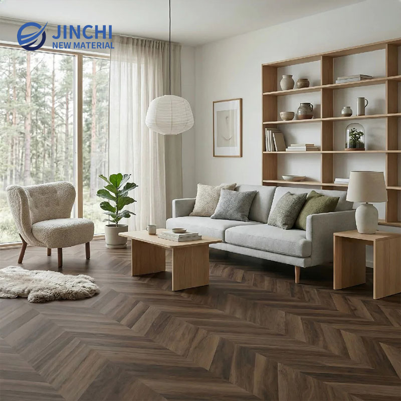 Pavimento in legno massello di mogano con motivo a spina di pesce.