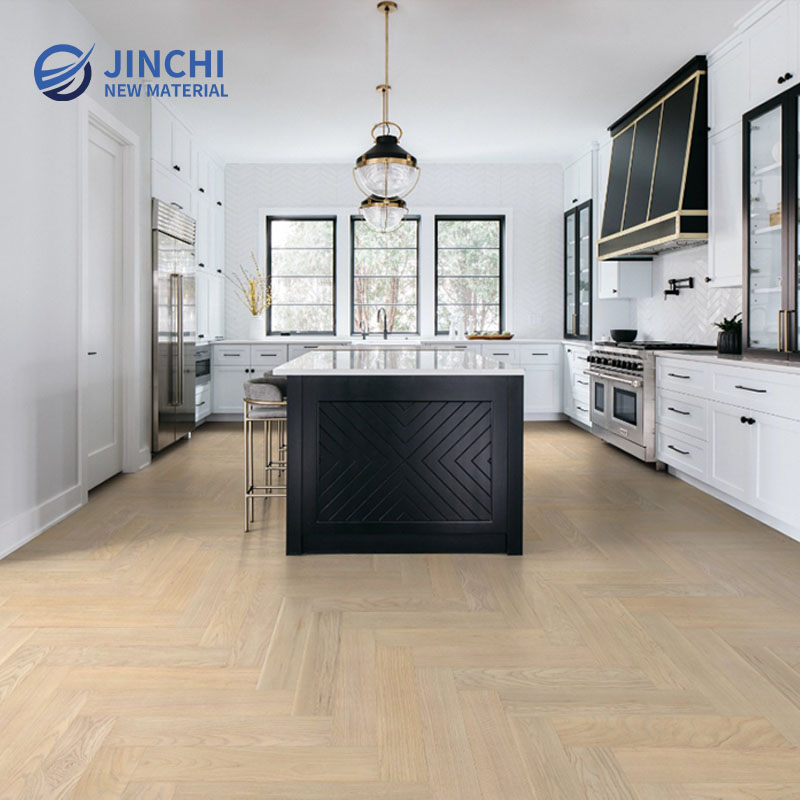 Pavimento in legno massello a spina di pesce da 18 mm