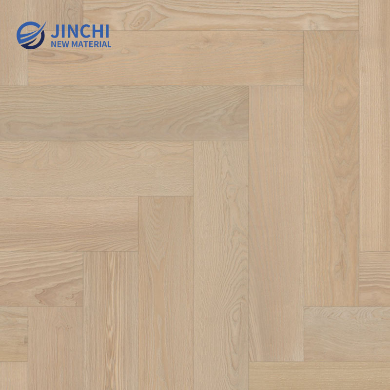 Pavimento in legno massello a spina di pesce da 18 mm