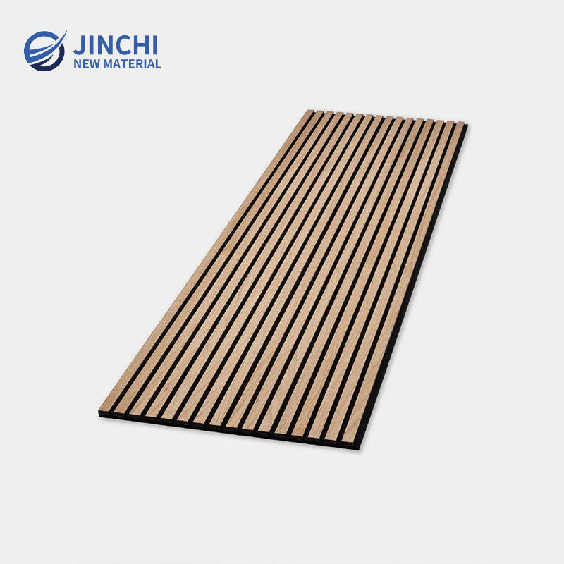 Schalldämmende Wandpaneele aus Eichenholz