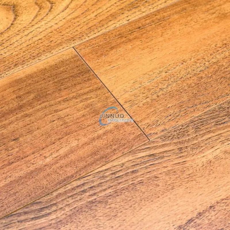 Hochglänzender, leicht zu reinigender 12-mm-Laminatboden