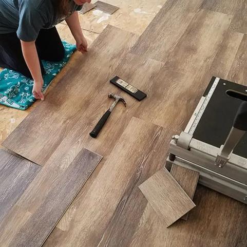 Podłogi PCV z drewna winylowego SPC