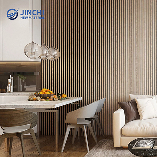 Schalldämmende Wandpaneele aus Eichenholz