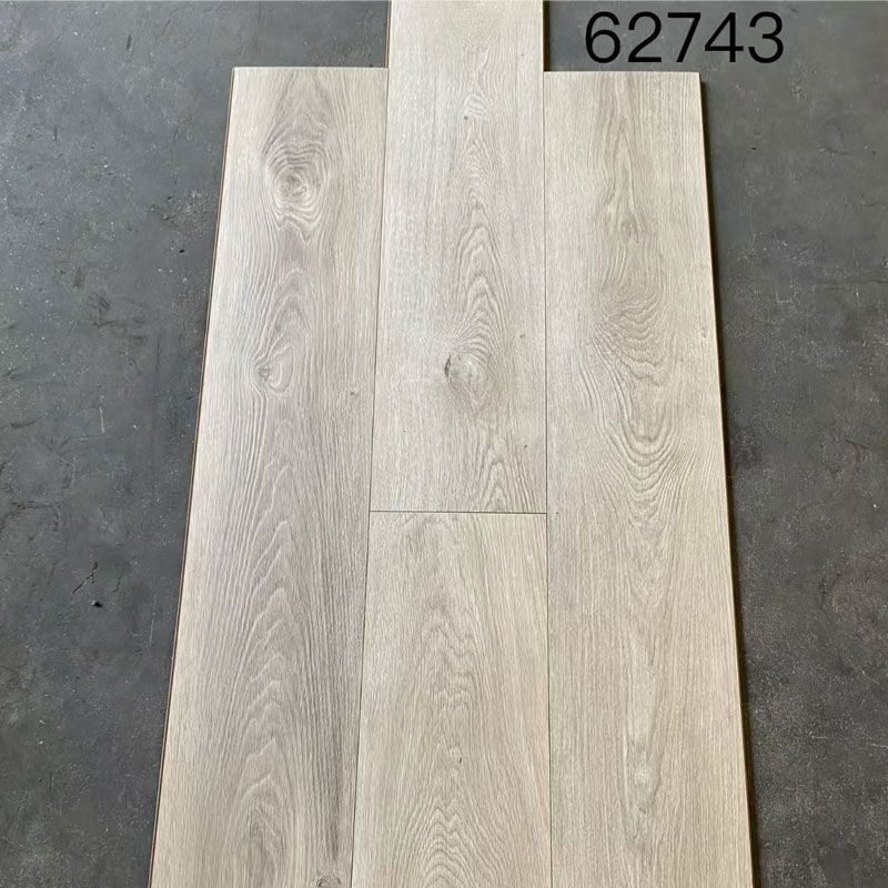 Pardoseală laminată din lemn impermeabilă AC4 HDF 10 mm