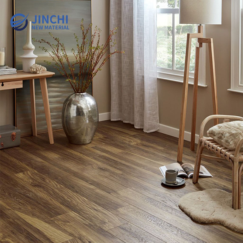 Revêtement de sol stratifié rustique en hickory brun de 10 mm