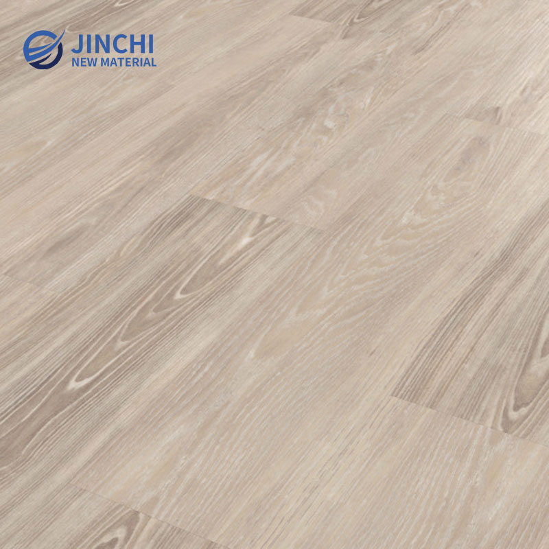 Squisito pavimento in LVT autoadesivo impermeabile color rovere beige.