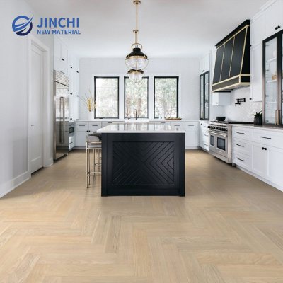 Pavimento in legno massello a spina di pesce da 18 mm