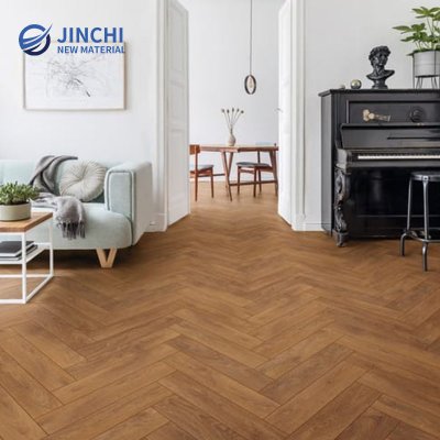 Дубовый паркет «елочкой» из массива дерева