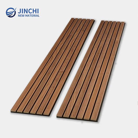 Schallschutzwandpaneele, Akustikwandpaneele aus Walnussholz mit breiten Lamellen