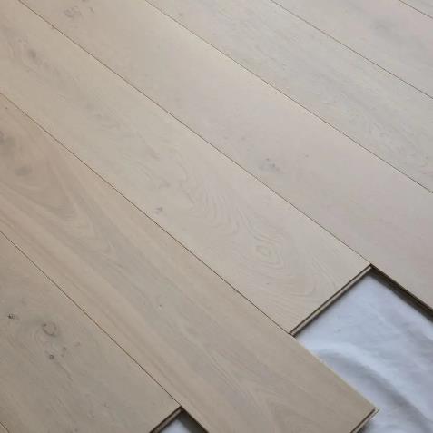 أرضية خشبية من خشب البلوط الطبيعي 8 ملم