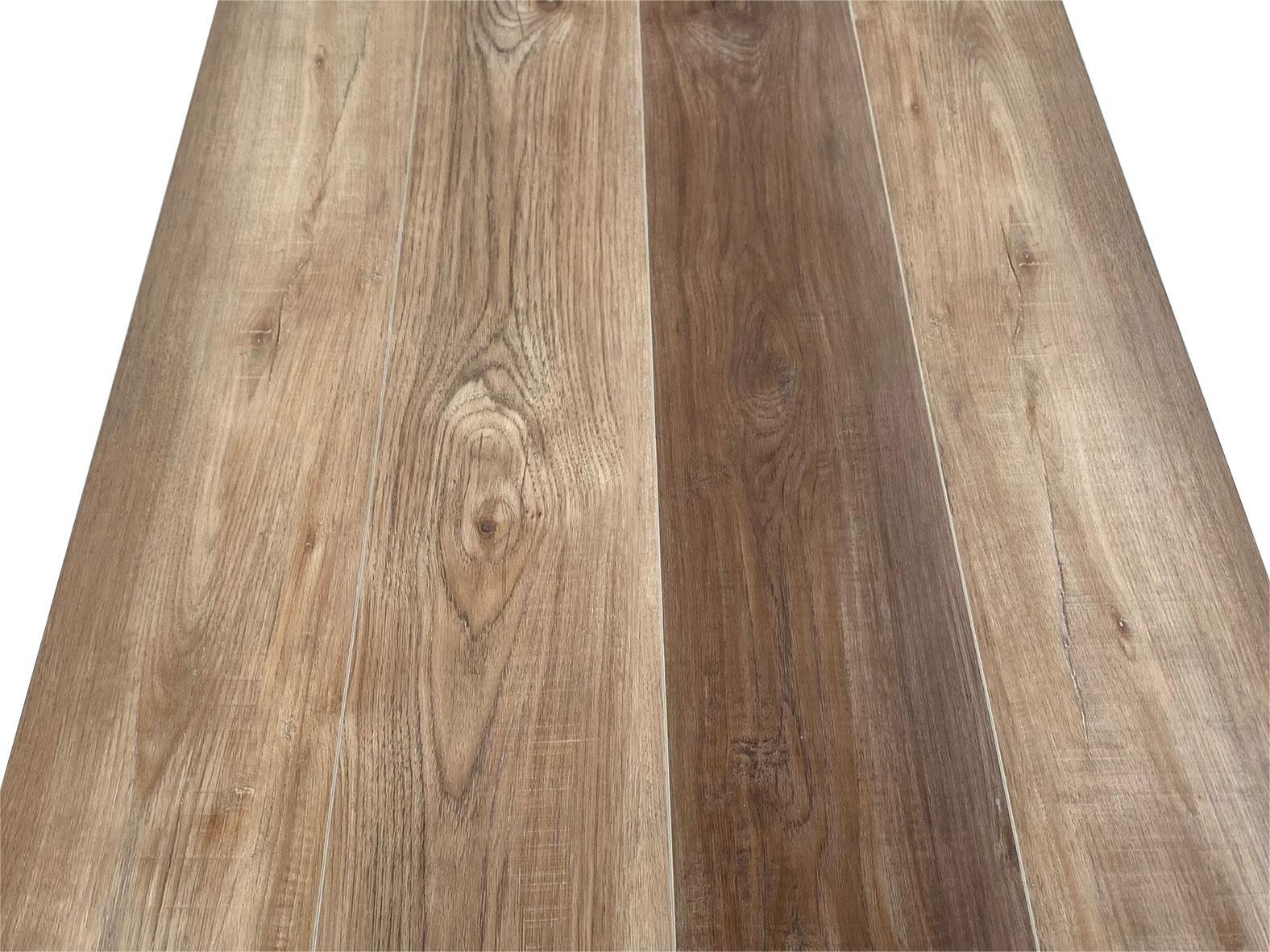 Ламинированный деревянный пол