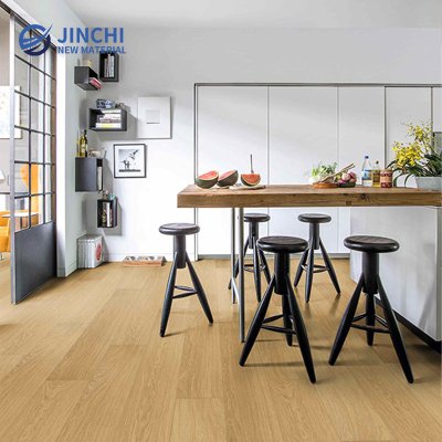 Pavimento laminato antiscivolo in rovere naturale da 8 mm