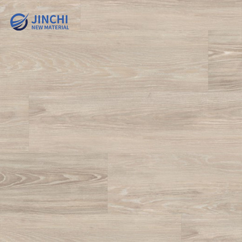 Squisito pavimento in LVT autoadesivo impermeabile color rovere beige.