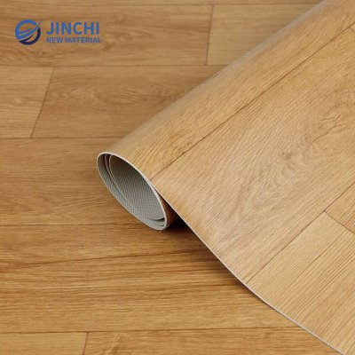 Pavimento laminado com acabamento em carvalho